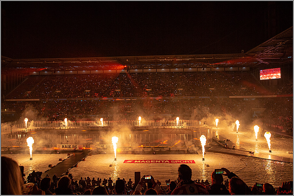 DEL Wintergame; Koelner Haie - Duesseldorfer EG; Koeln, 12.01.2019